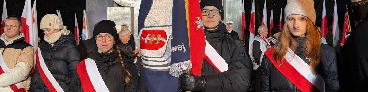 Uczniowie X LO upamiętnili ofiary Grudnia ’70.