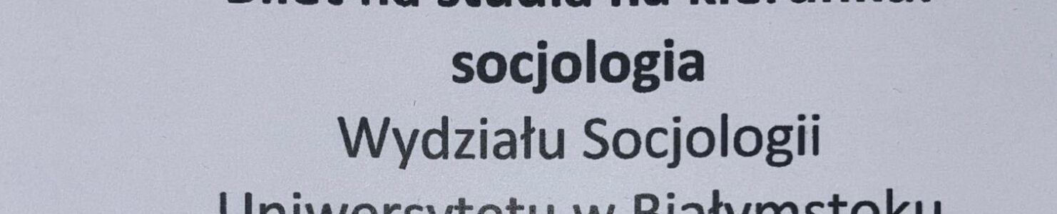 Zuzanna Wróbel z klasy 3 C z biletem na studia!